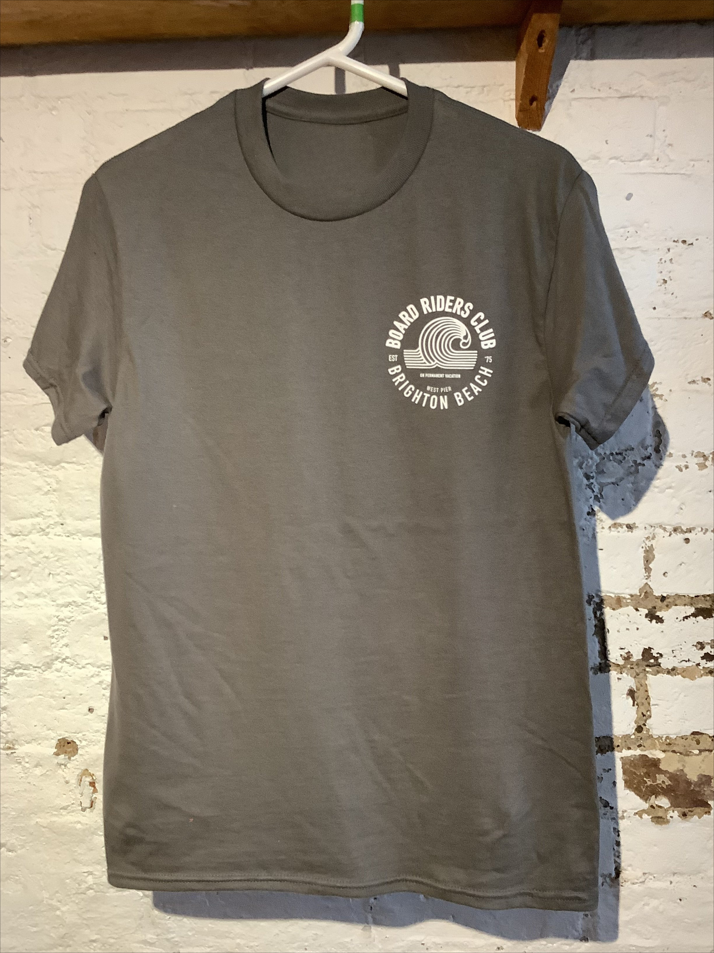 Classic West Pier Surfing Club - Streetwear Brand With A Logo avaliação e preço